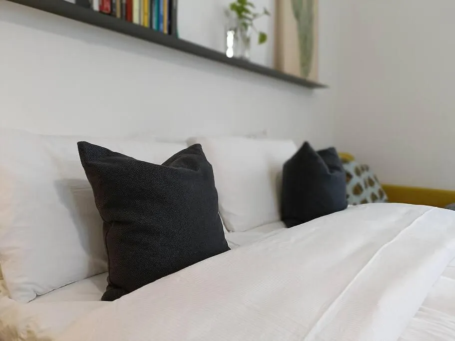 Stylish Flat Near Station And City Center كومو 0*,