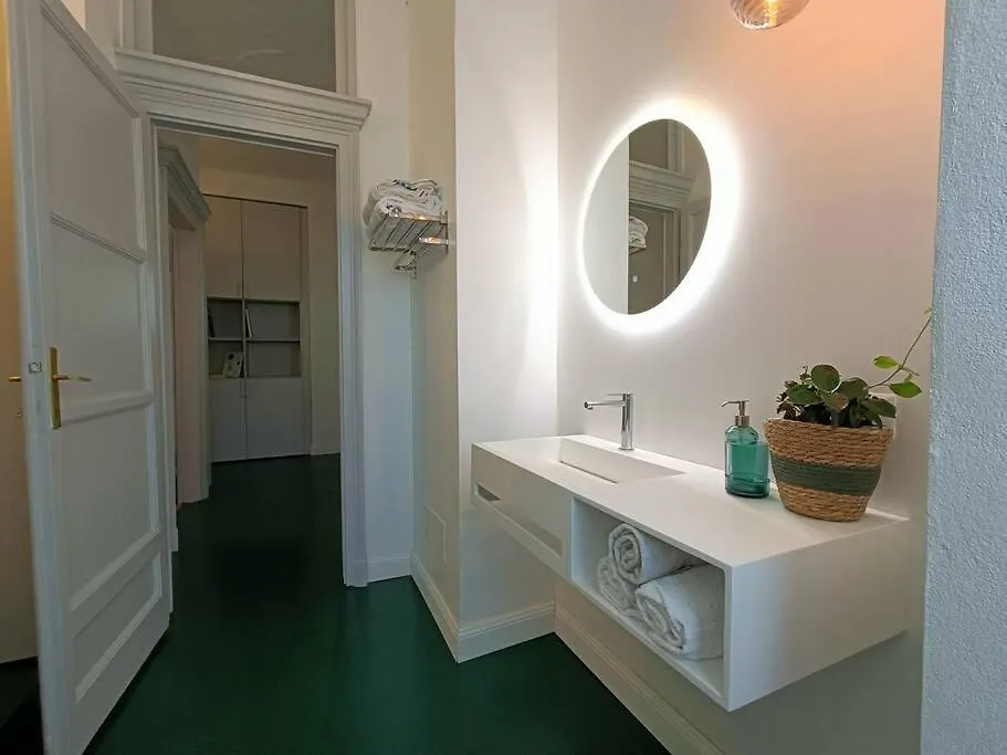 Stylish Flat Near Station And City Center Como Lägenhet